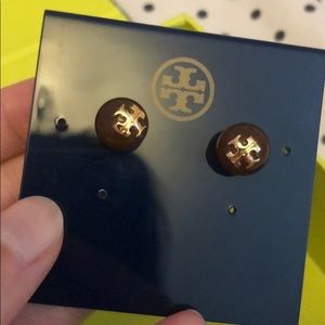 Tory burch resin logo stud earrings